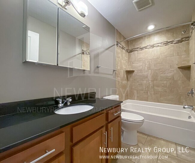 Building Photo - 147 Banksville Pl