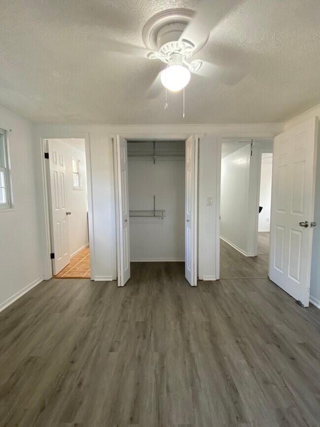 Building Photo - 12120 71st St E