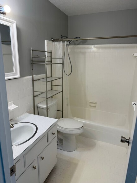 Building Photo - 2508 Redwood Ct
