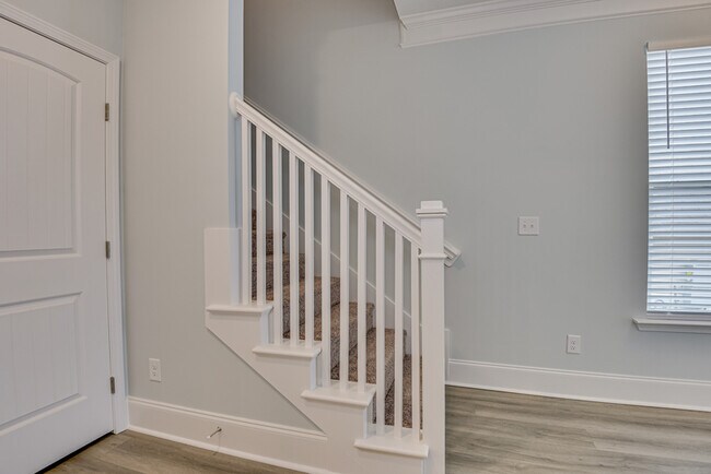 Building Photo - 926 Holbrook Dr