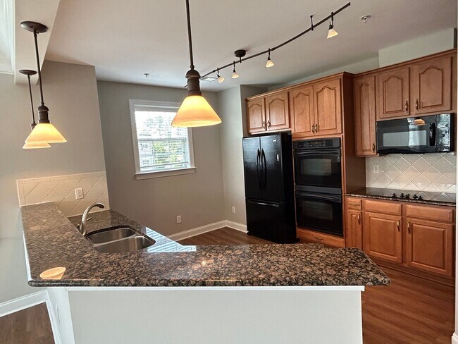 Building Photo - 2 Bedroom | 2 Bathroom Corner Unit Townhom...