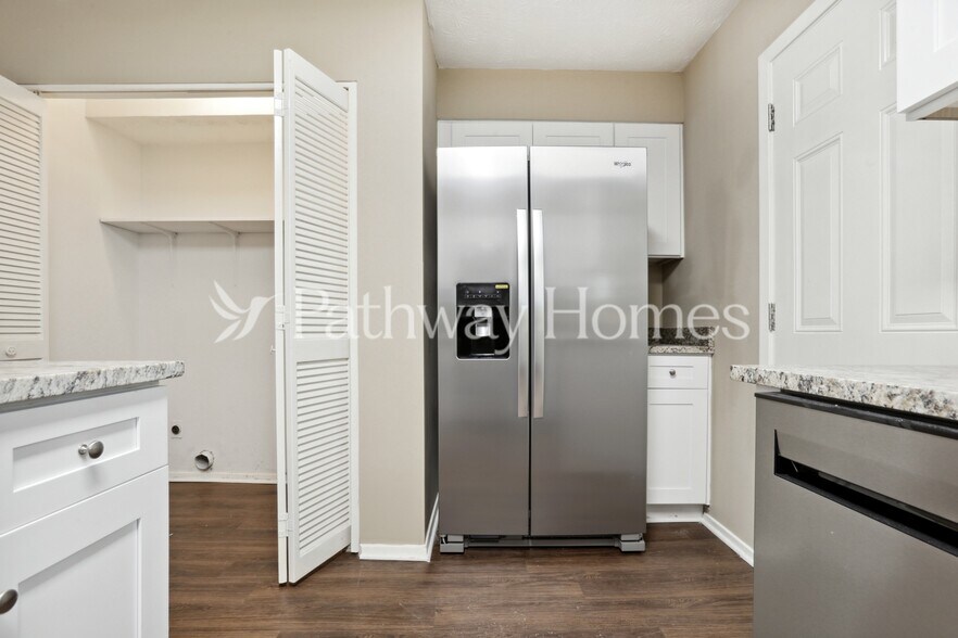 Building Photo - 478 Prince of Wales
