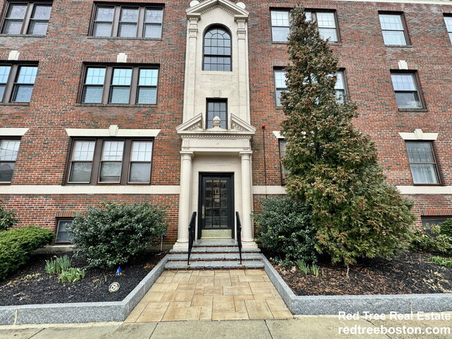 Building Photo - 1992 Commonwealth Ave