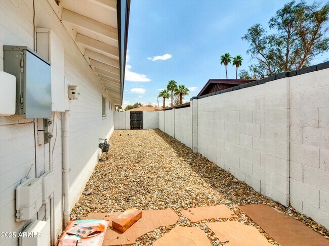 Building Photo - 3118 S Evergreen Rd