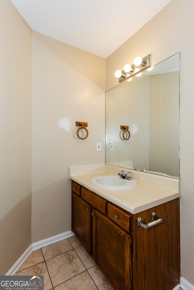 Building Photo - 664 Bellemeade Ave NW