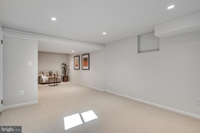 Building Photo - 6421 Linway Terrace