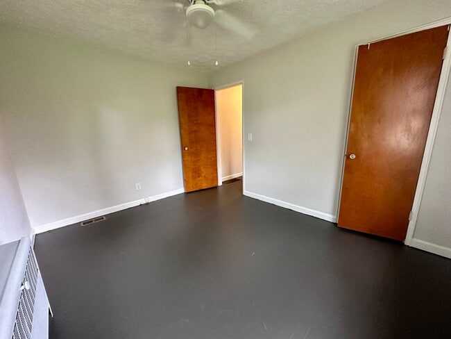 Building Photo - Green Twp- Cozy 2 Bed 1 Bath