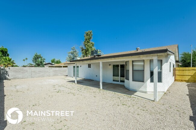 Building Photo - 5643 W Sunnyside Dr