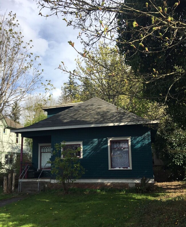 Primary Photo - Great 5 Bedroom + 2 Bath House with Flexib...