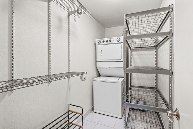 Building Photo - Downtown 1 Bedroom 1 Bath! Coming Soon!