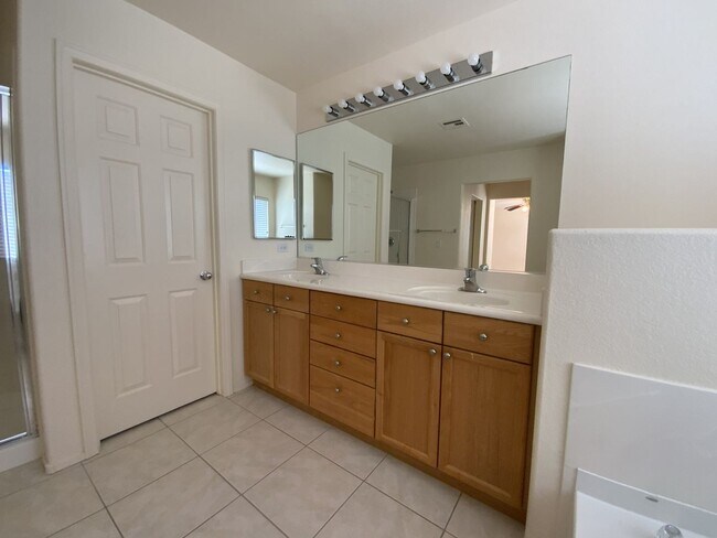 Building Photo - 4 bedrooms and 2.5 bathrooms 2-story home located in Henderson, NV!