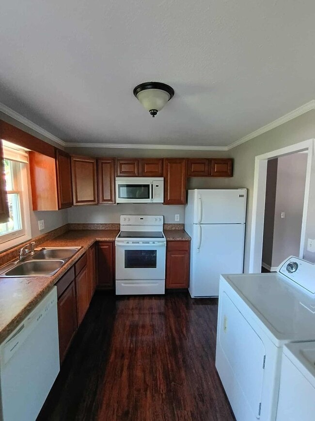 Building Photo - 2 Bedroom / 1 Bath Apartment  Johnson City...