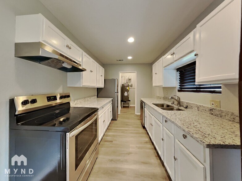 Building Photo - 11807 Roandale Dr