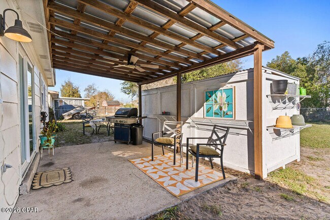 Building Photo - 808 Forestdale Ave