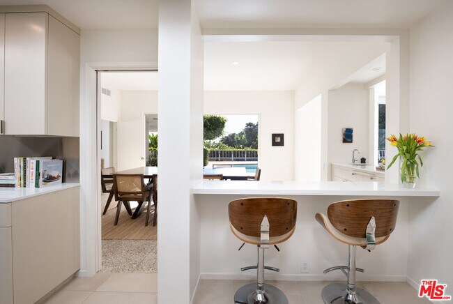 Building Photo - 1121 Loma Vista Dr