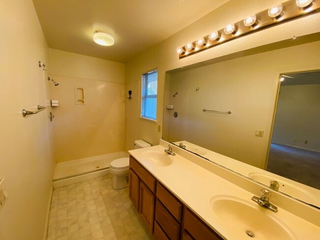 Building Photo - 3 Bedroom Home in Hampton Oaks