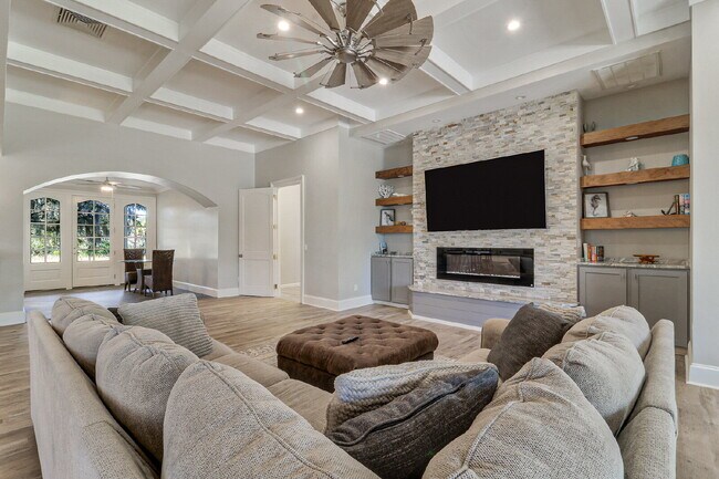 Building Photo - Private, Low Country Residence for Rent!