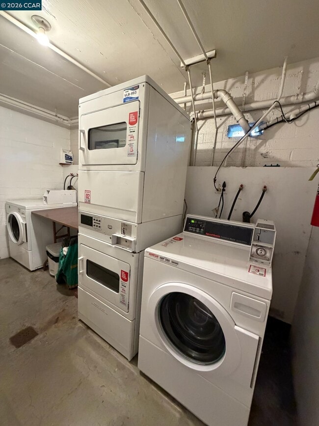 Building Photo - 401 Monte Vista Ave