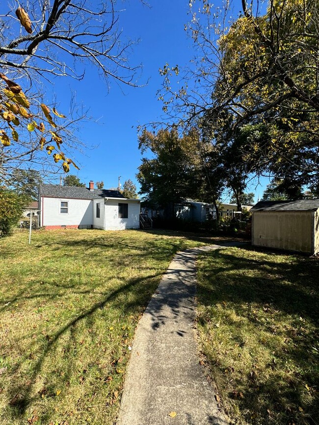 Building Photo - 3 bed 1 bath house With Central Hvac Fence...