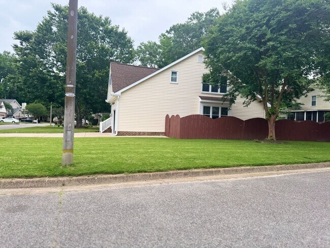 Building Photo - Beautiful home in Riverwalk
