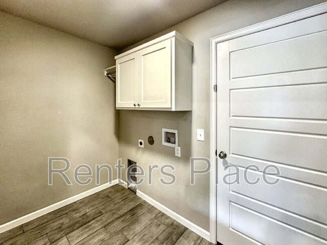 Building Photo - 13927 S Ironwood Pl