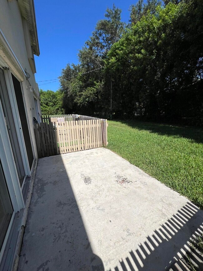 Building Photo - 205 Southland Dr