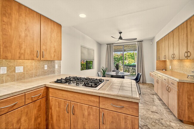 Building Photo - 1570 S La Verne Way