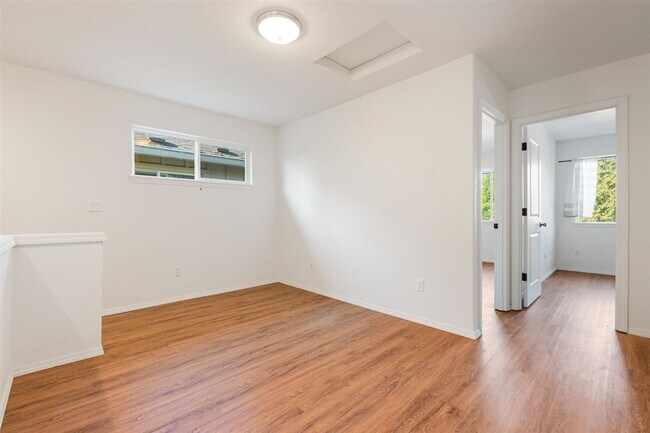 Building Photo - Charming 3 Bedroom 2.5 Bath Condo Available Now!