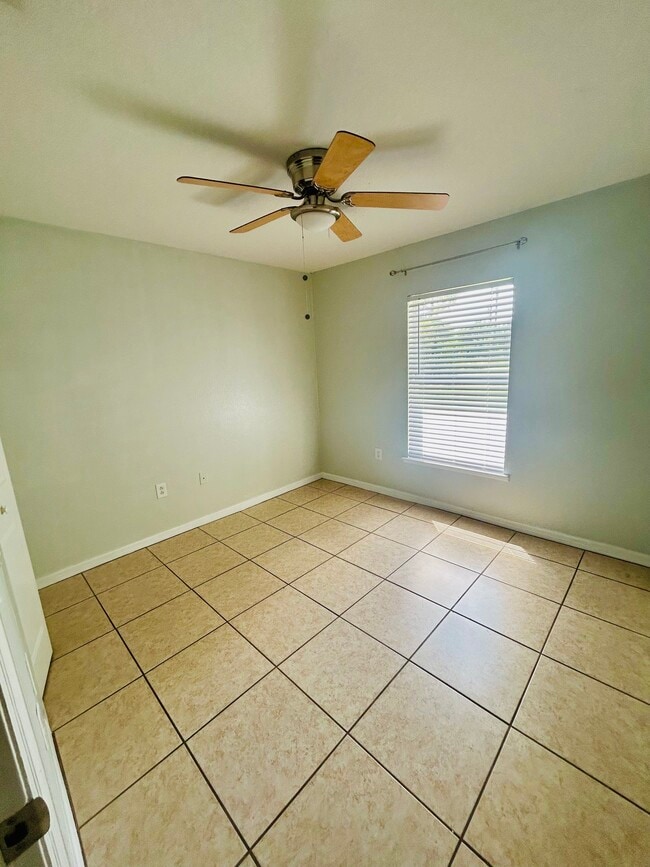 Building Photo - 2315 Snowflake Ln