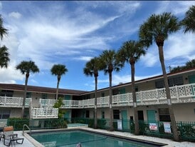 Building Photo - Palm Manors