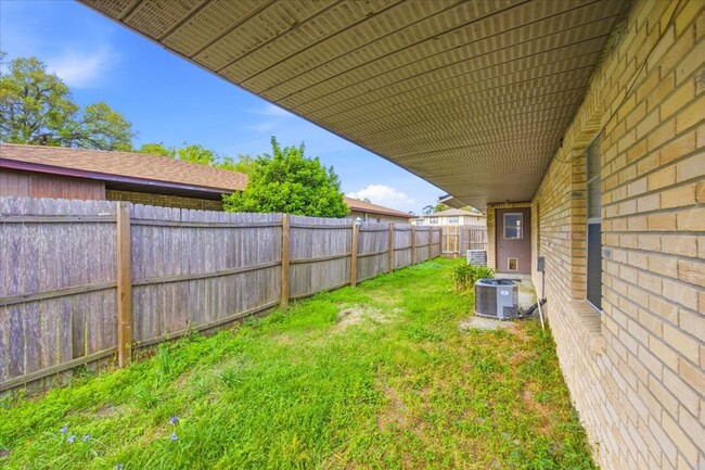 Building Photo - 2218 Brandy Pl