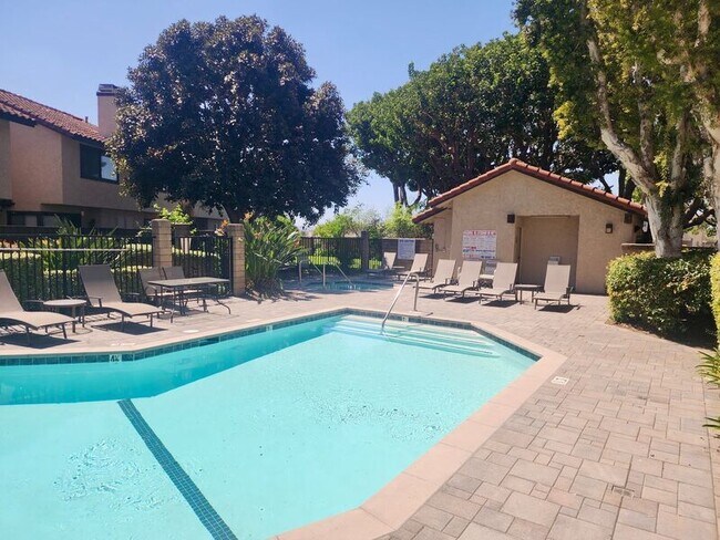 Building Photo - 5151 Walnut Ave