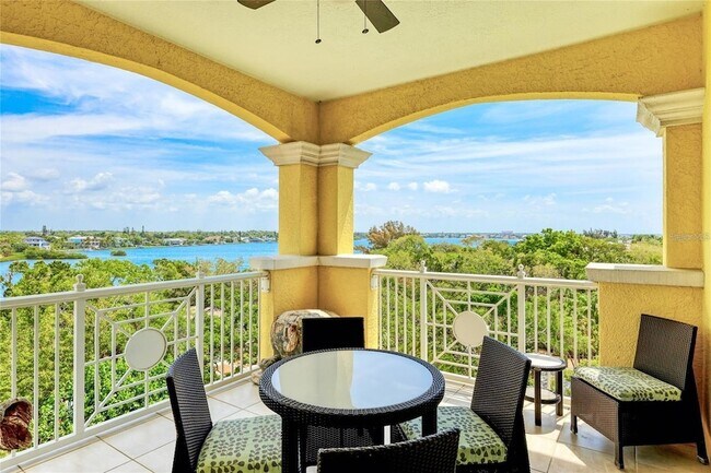 Building Photo - 1308 Old Stickney Point Rd