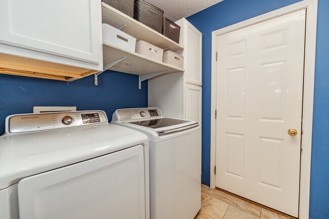 Building Photo - 425 Whirlaway Ct