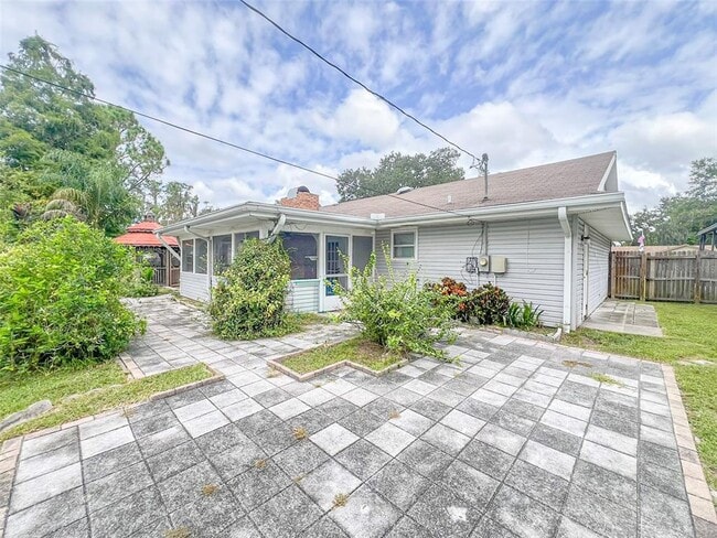 Building Photo - 2926 Forestgreen Dr S