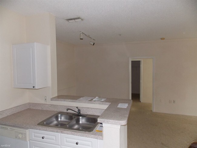Building Photo - 18001 Richmond Place Dr