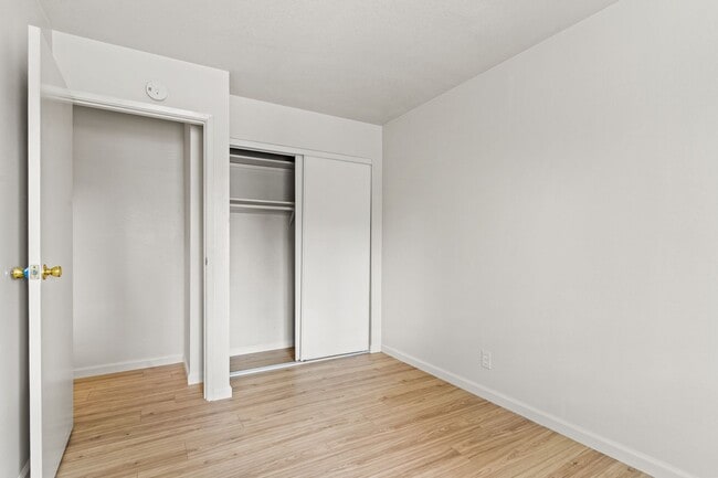 Building Photo - Large 3BD Townhome Style Apartment w/ Brand New Flooring in Hayward