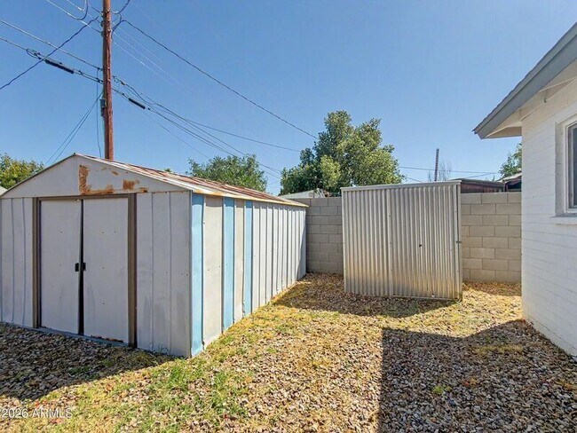 Building Photo - 1542 W 5th Pl