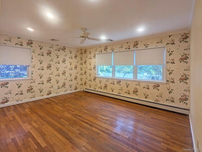 Building Photo - 48 Bayberry Ave