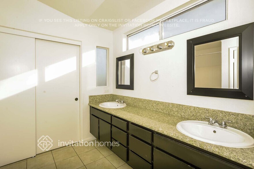 Building Photo - 5516 W Ave L 6