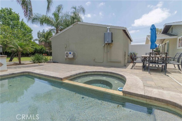 Building Photo - 10249 Jurupa Rd