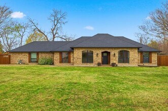 Building Photo - 3705 Castle Dr