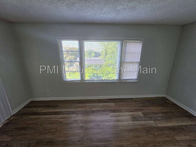 Building Photo - 114 Fenner Ave