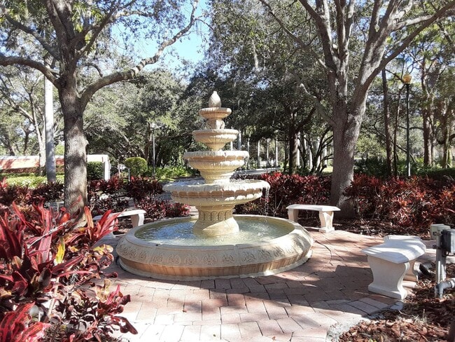 Building Photo - Annual unfurnished 2/2 condo in luxury development near Legacy Trail and Siesta Key.