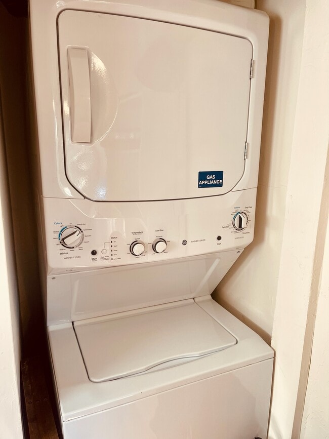 Building Photo - 2910 Grape Street