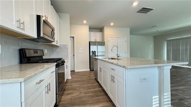 Building Photo - 151 Cedar Ln