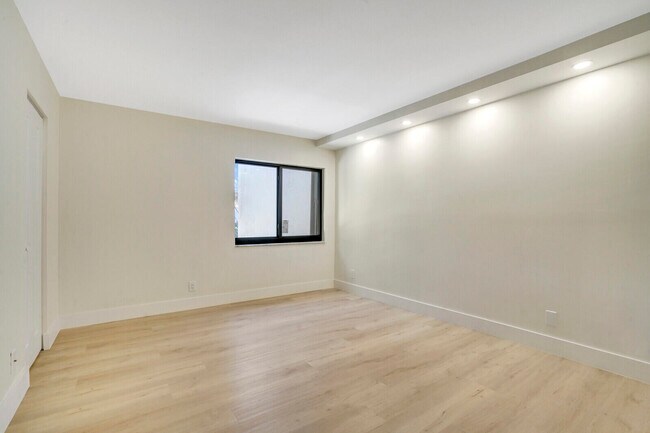 Building Photo - 1605 S US Hwy 1