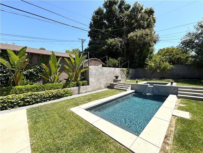 Building Photo - Beautiful 4 bedroom, 2 bathroom house with...