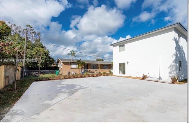 Building Photo - 10384 SW 173rd St