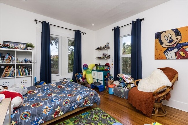 Building Photo - 655 NE 120th St